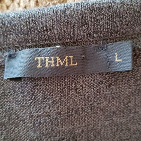 EUC Very Pretty Gray Top with Floral Contrast at Bottom Sz L - Picture 6 of 8